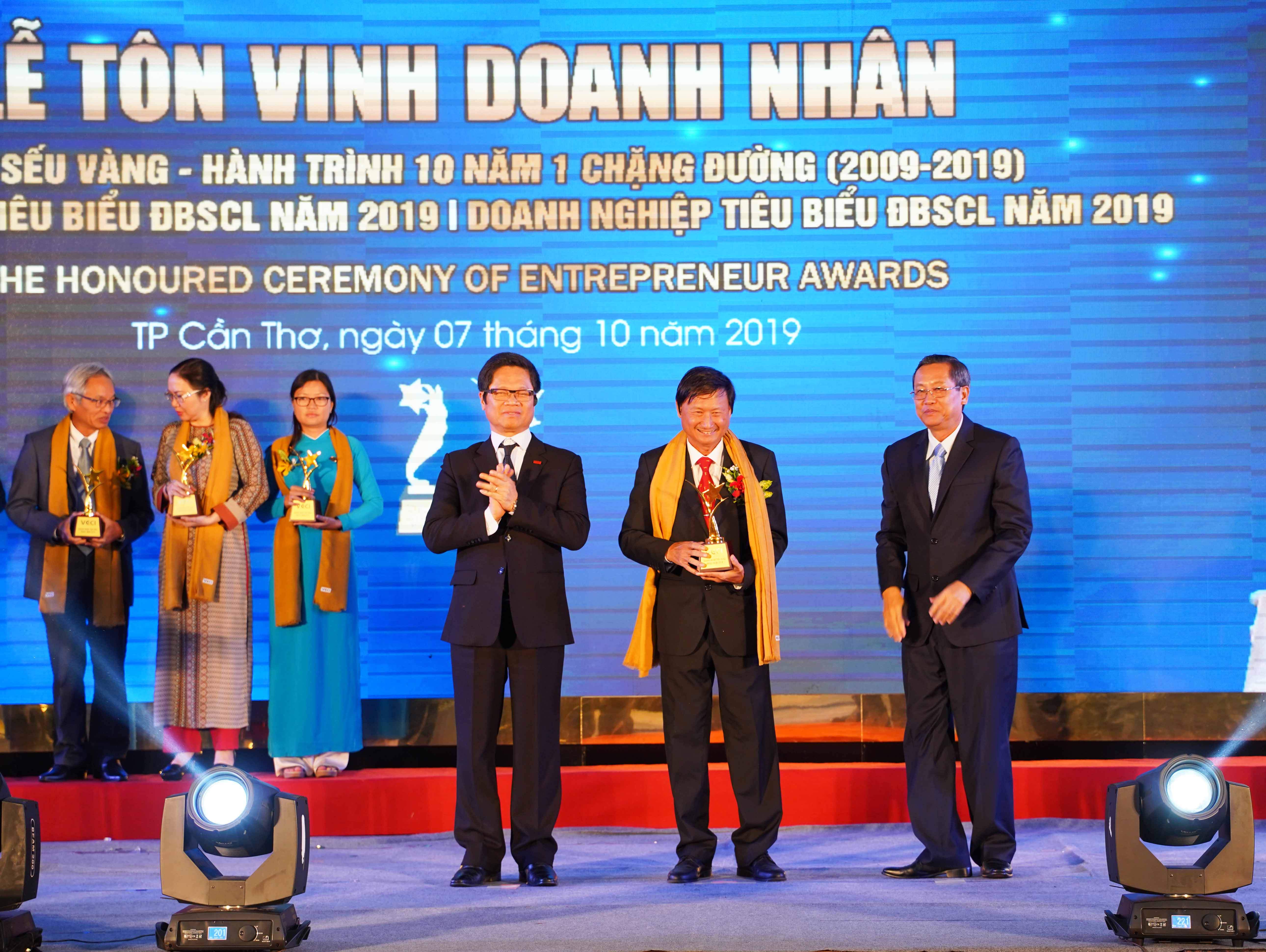 Petimex được tôn vinh “doanh nghiệp và doanh nhân tiêu biểu khu vực đồng bằng sông cửu long năm 2019. (07/10/2019)