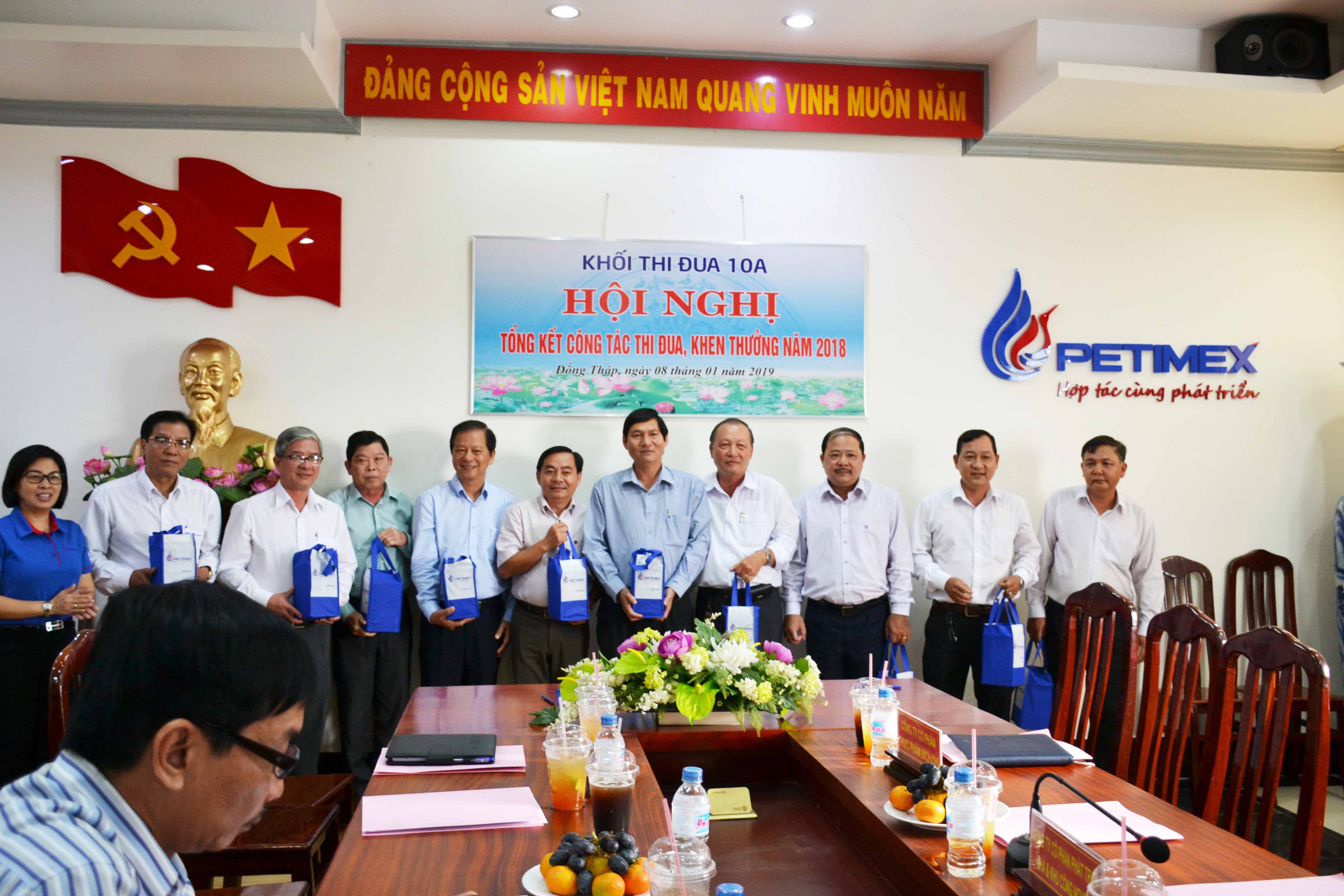 Hội nghị tổng kết công tác thi đua, khen thưởng khối 10a năm 2018 (09/01/2019)