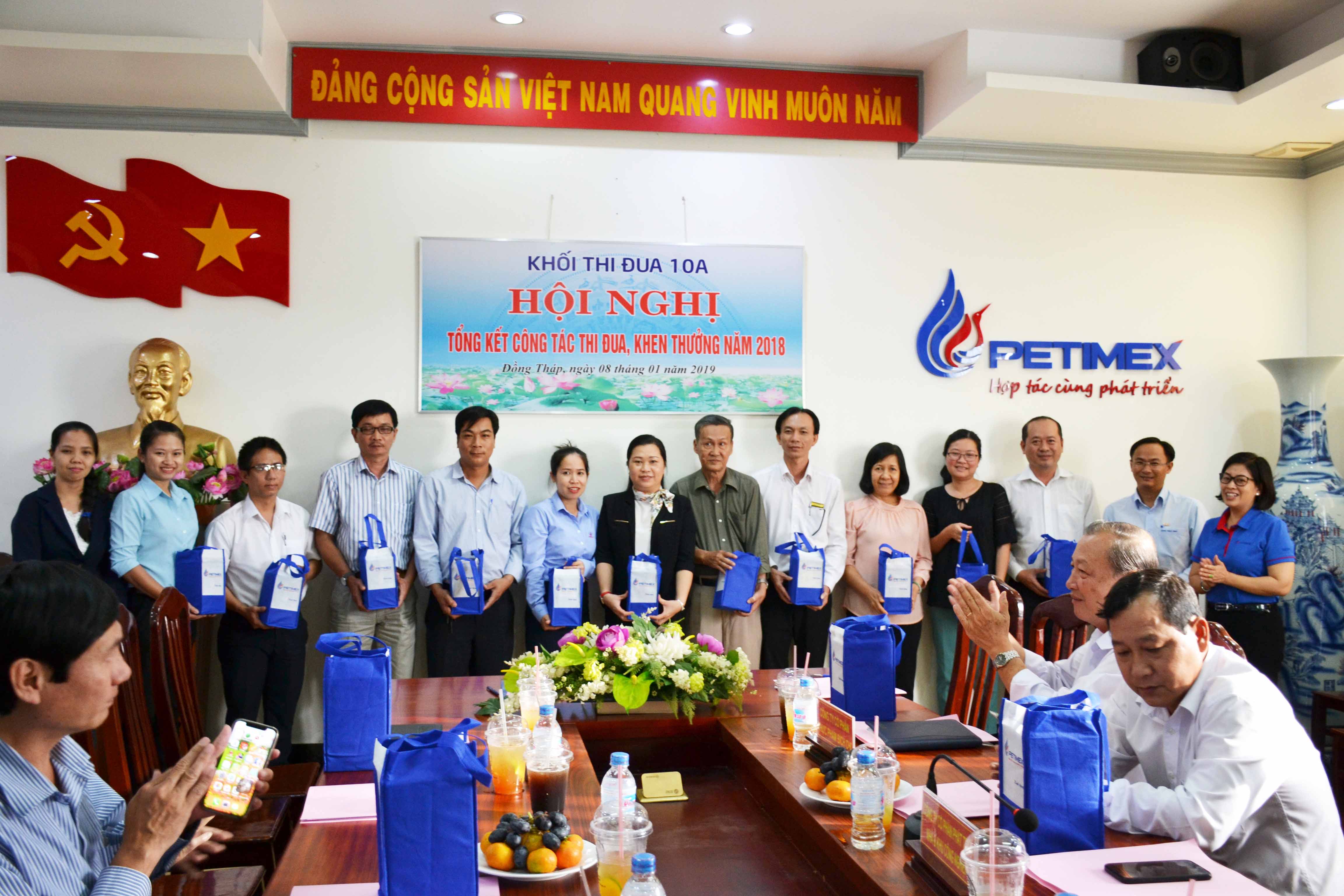 Hội nghị tổng kết công tác thi đua, khen thưởng khối 10a năm 2018 (09/01/2019)