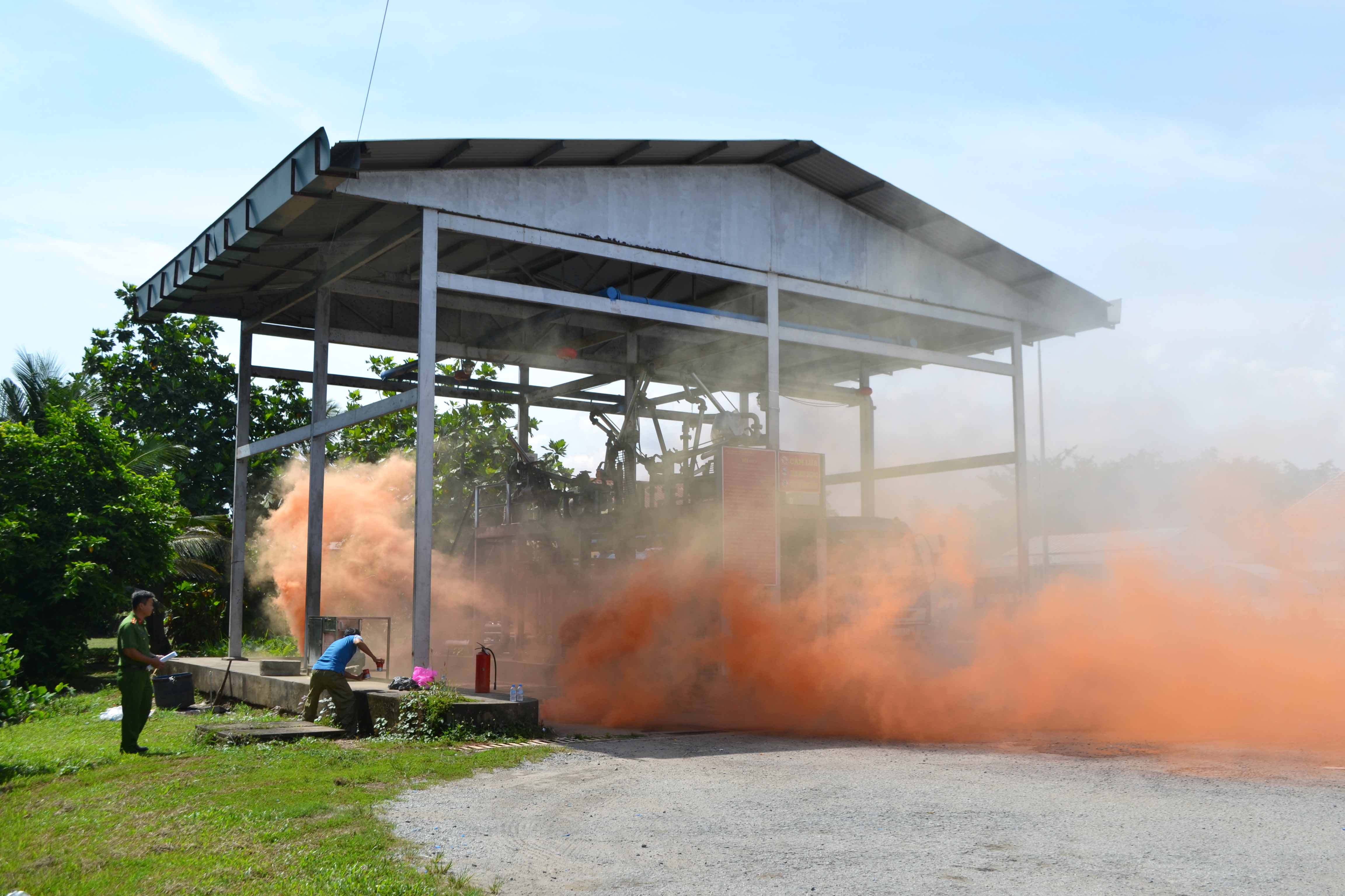Diễn tập phương án chữa cháy và cứu nạn, cứu hộ tại tổng kho xăng dầu tân phú thạnh. (15/09/2017)