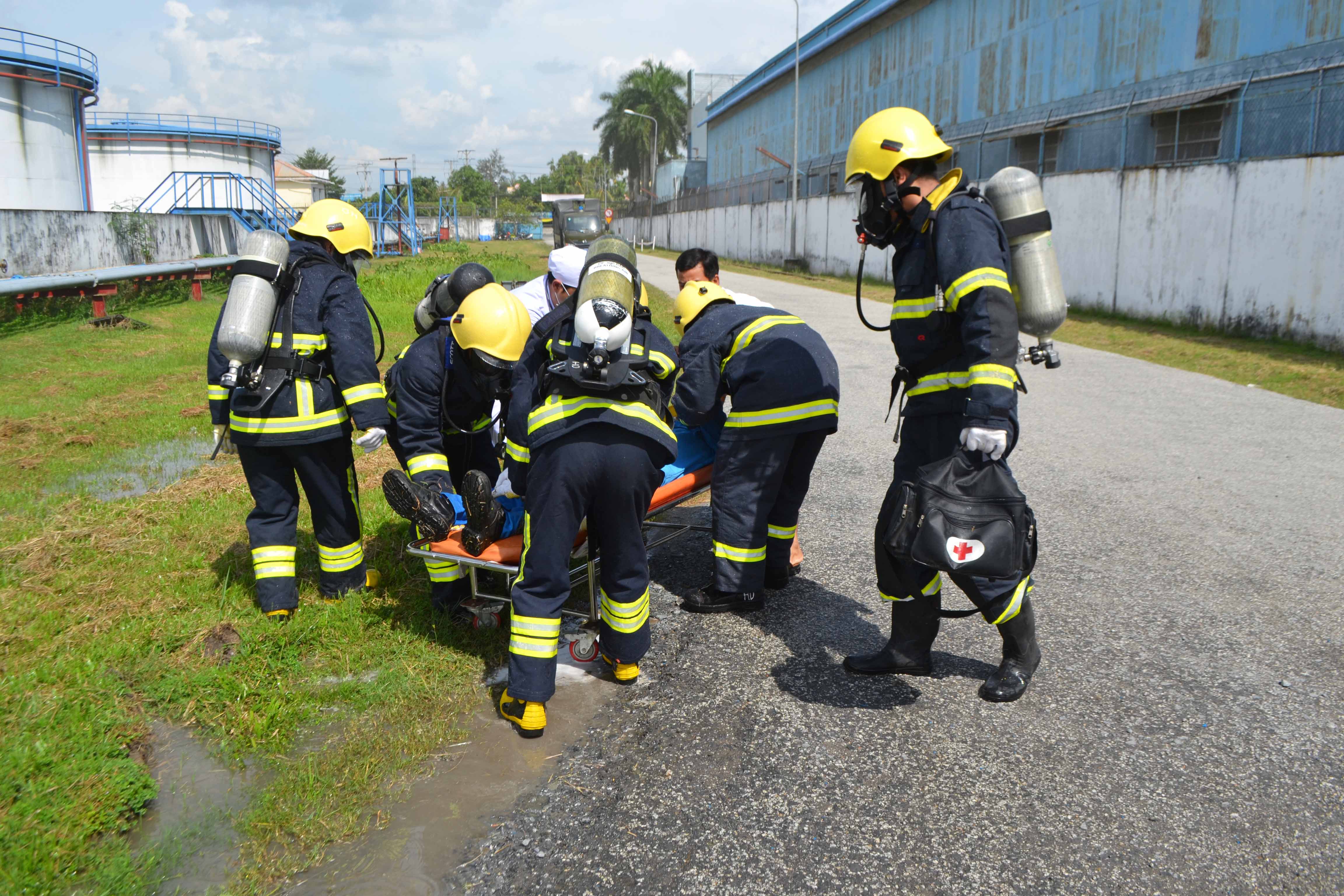 Diễn tập phương án chữa cháy và cứu nạn, cứu hộ tại tổng kho xăng dầu tân phú thạnh. (15/09/2017)