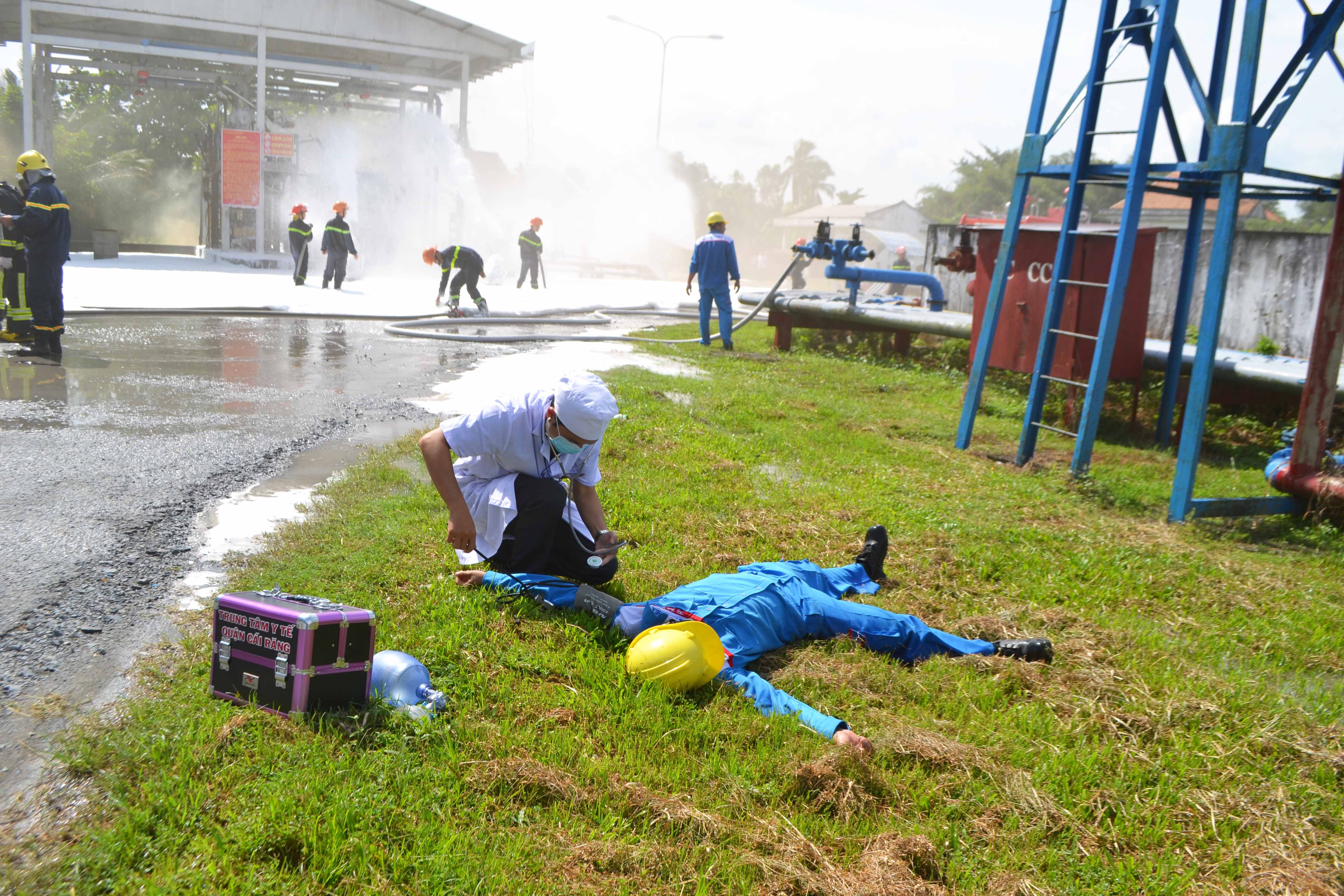 Diễn tập phương án chữa cháy và cứu nạn, cứu hộ tại tổng kho xăng dầu tân phú thạnh. (15/09/2017)