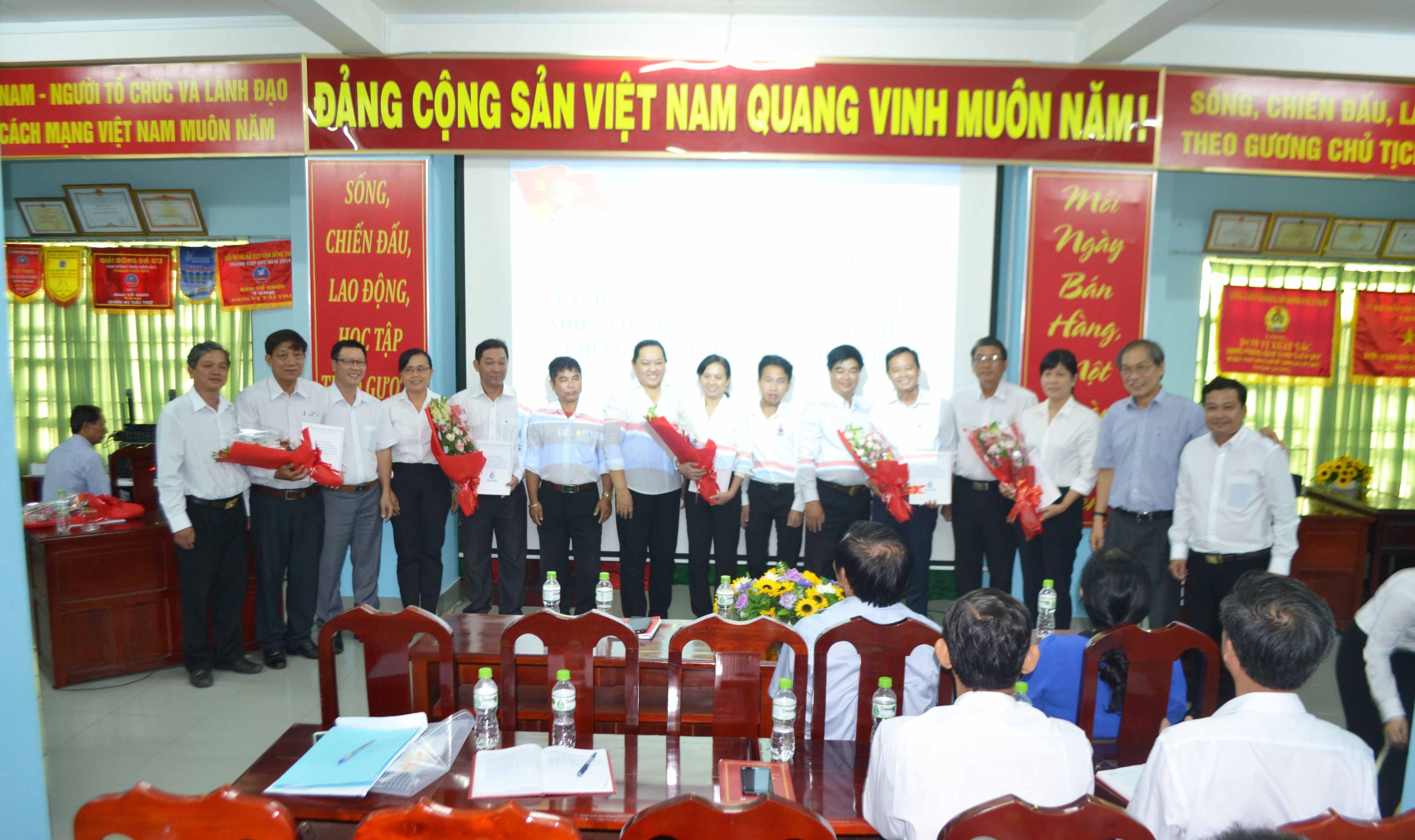 Thành lập đảng bộ bộ phận công ty cổ phần nhiên liệu đồng tháp. (15/05/2018)