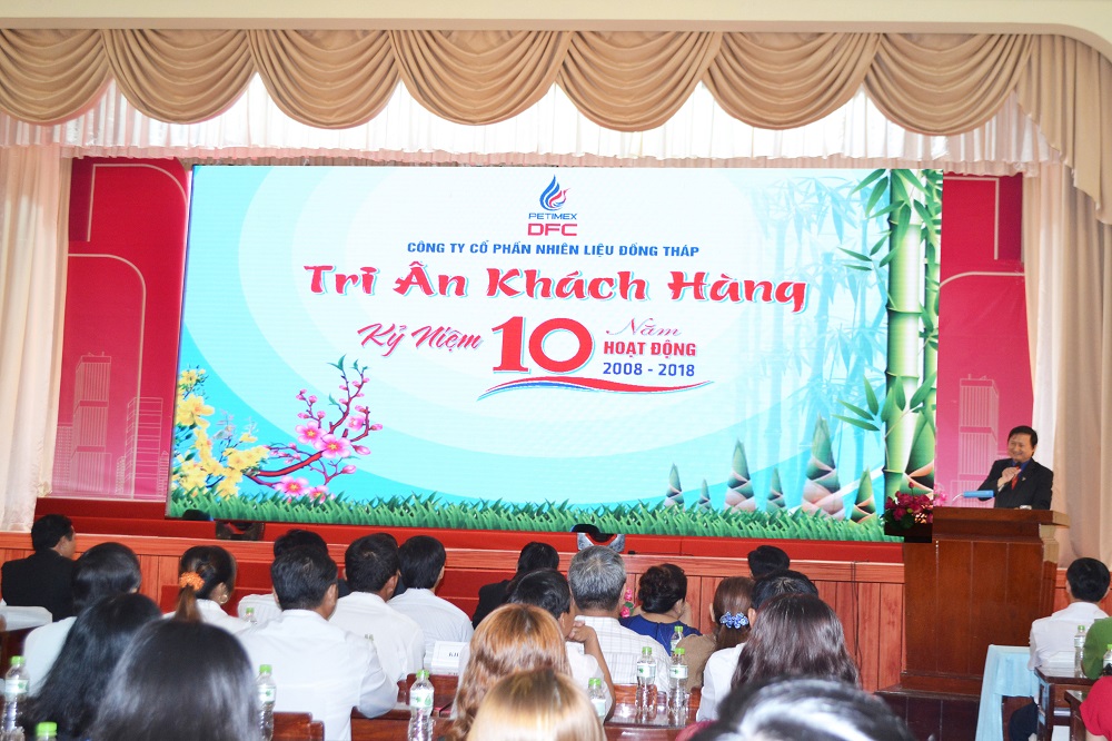 Lãnh đạo petimex chúc mừng kỷ niệm 10 năm thành lập công ty cổ phần nhiên liệu đồng tháp (19/01/2018)