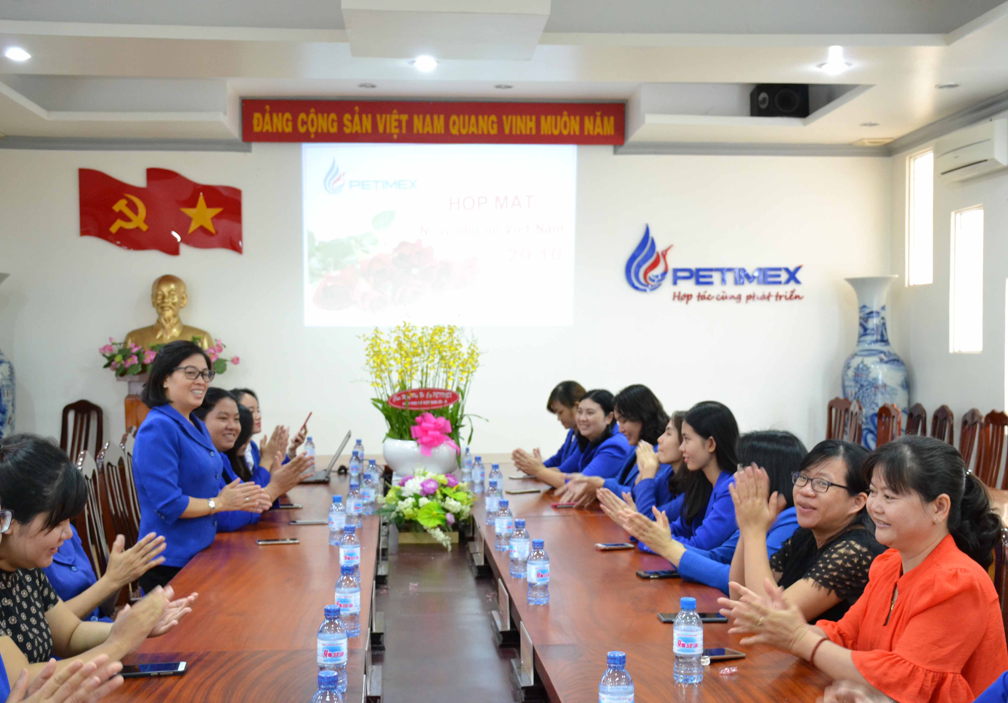 Petimex tổ chức họp mặt nữ cán bộ, người lao động nhân ngày 20/10 (19/10/2018)