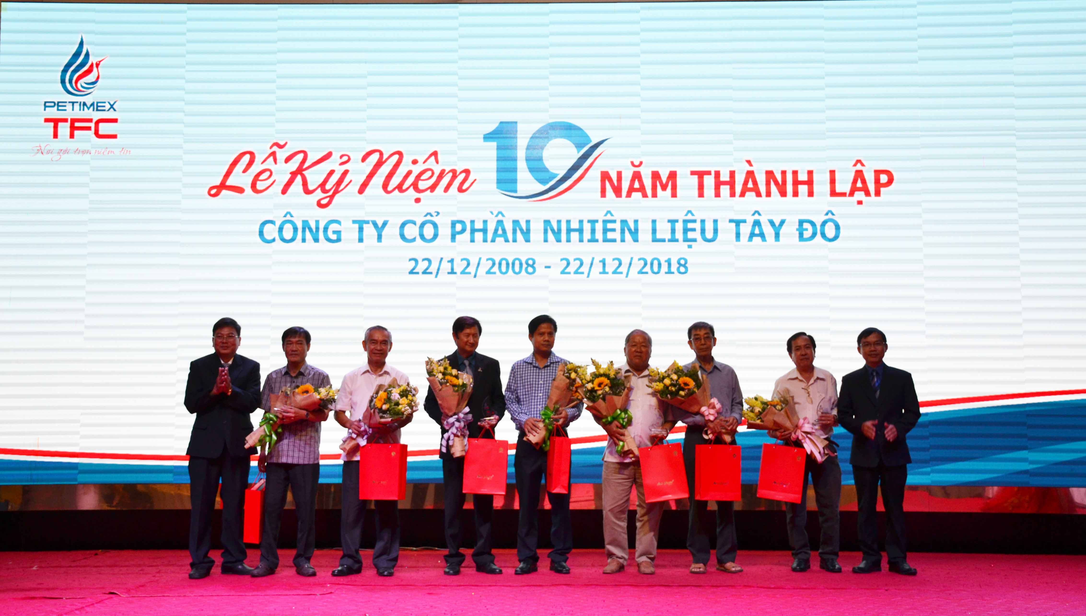 Lãnh đạo petimex chúc mừng kỷ niệm 10 năm thành lập tfc (22/12/2018)