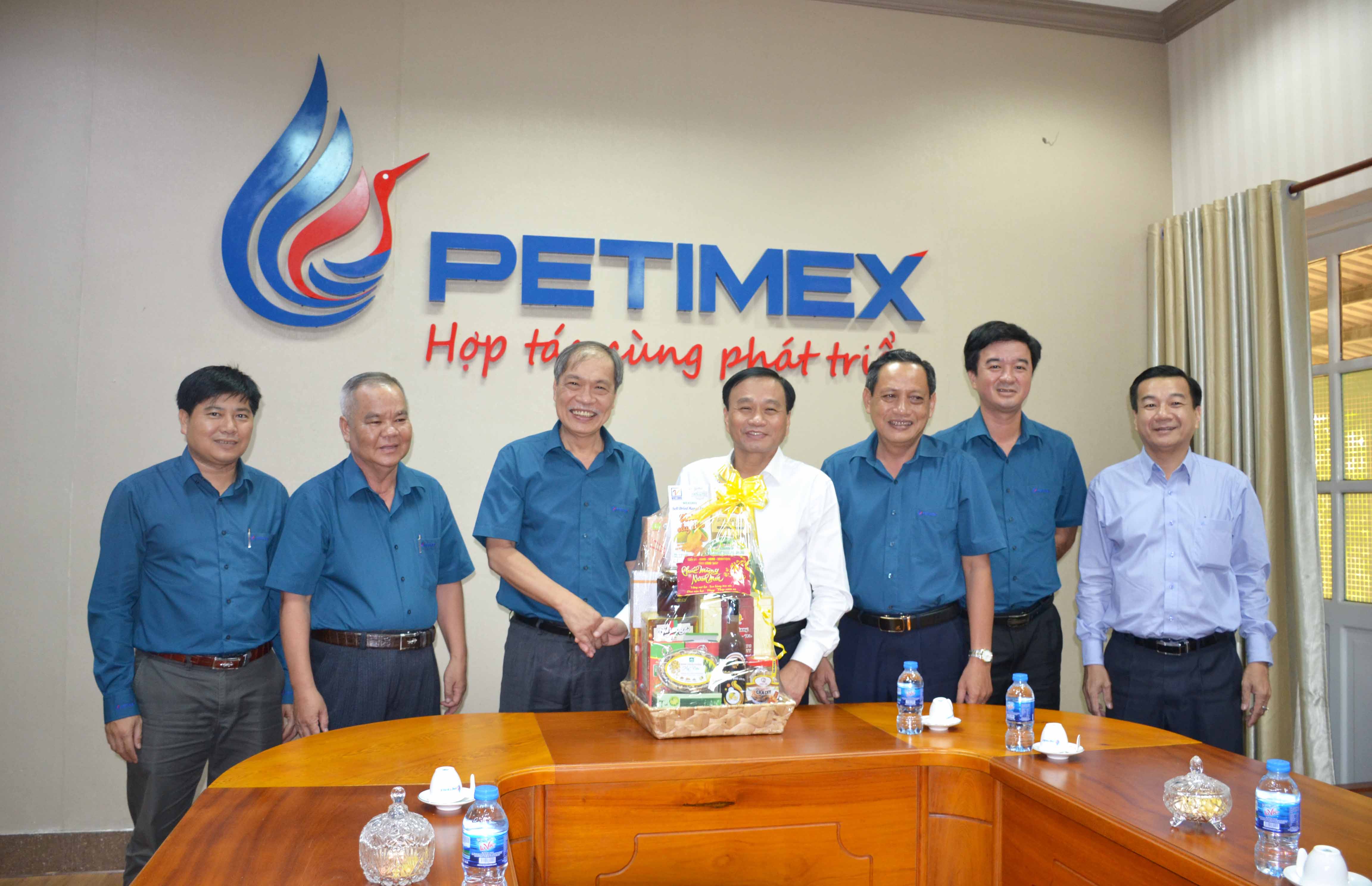 Lãnh đạo tỉnh đến thăm và chúc tết petimex (23/01/2019)