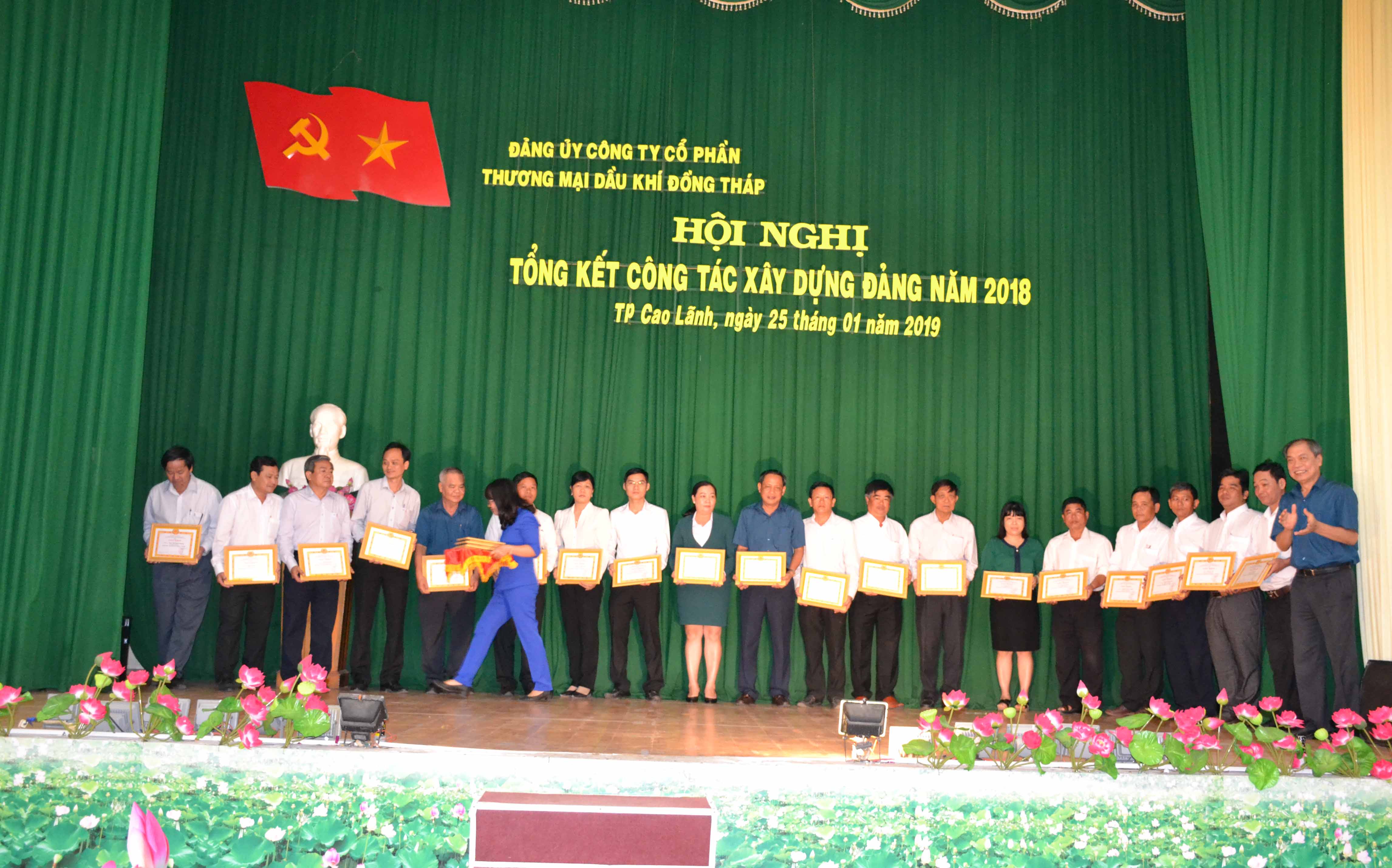 Đảng ủy công ty petimex tổ chức hội nghị học tập nghị quyết trung ương 8 khóa xii và học tập, làm theo tư tưởng, đạo đức, phong cách hồ chí minh chuyên đề năm 2019 và tổng kết công tác xây dựng đảng năm 2019 (25/01/2019)