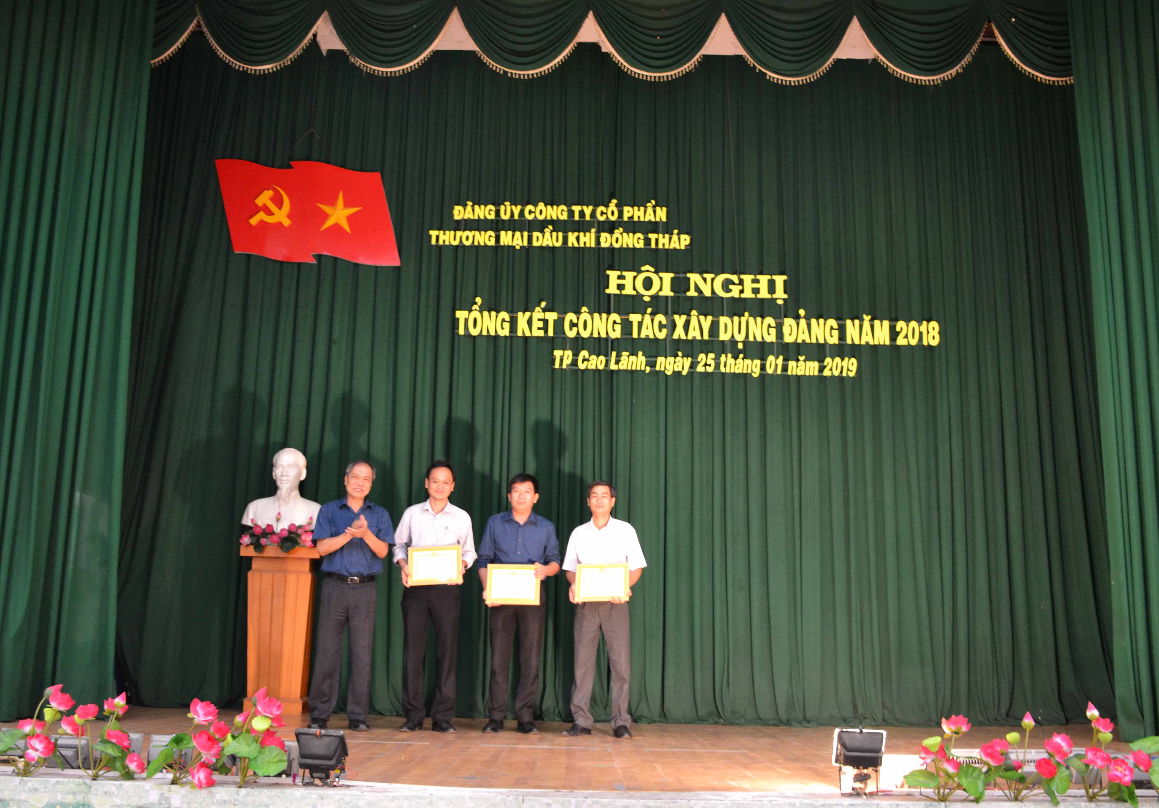 Đảng ủy công ty petimex tổ chức hội nghị học tập nghị quyết trung ương 8 khóa xii và học tập, làm theo tư tưởng, đạo đức, phong cách hồ chí minh chuyên đề năm 2019 và tổng kết công tác xây dựng đảng năm 2019 (25/01/2019)