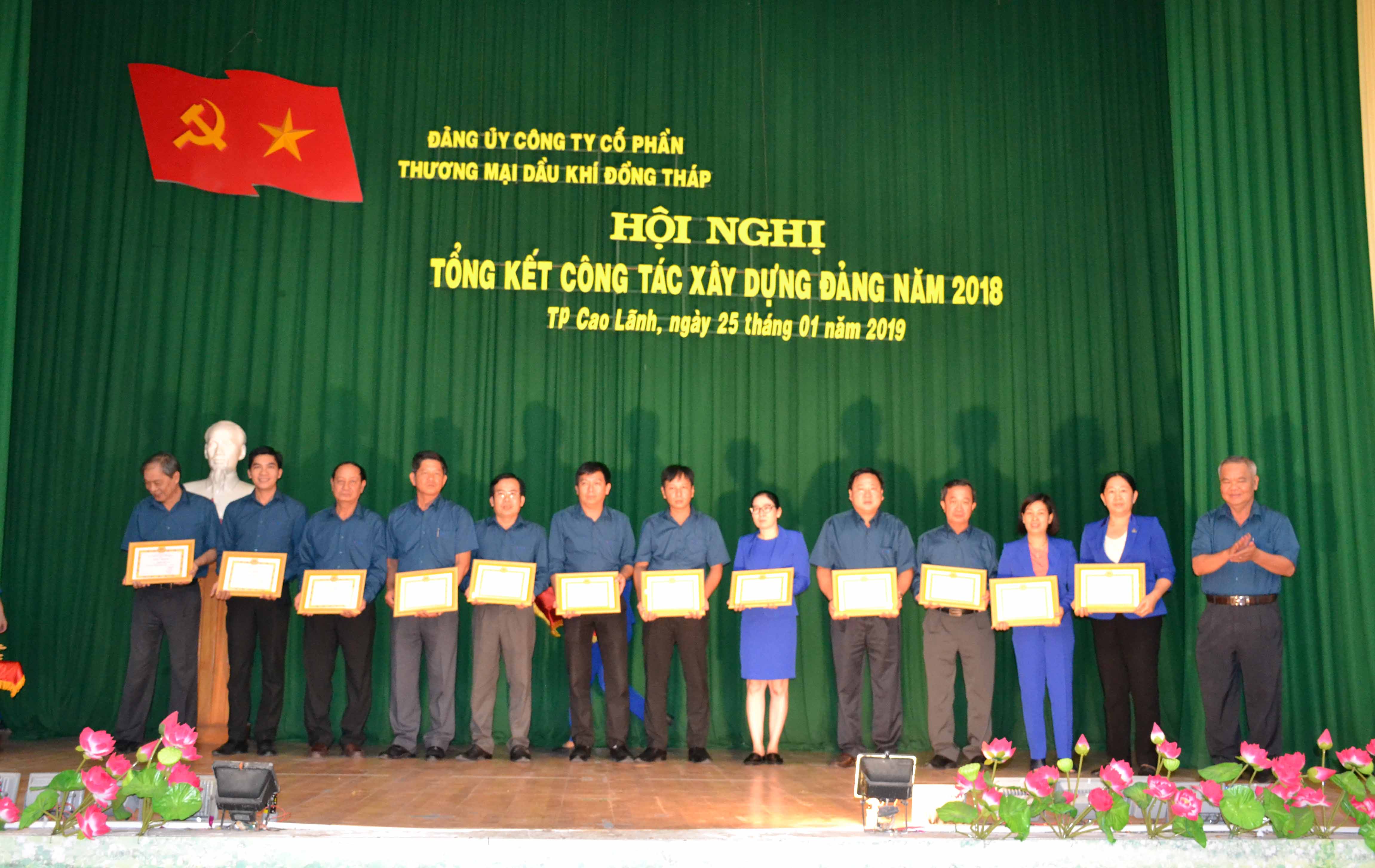 Đảng ủy công ty petimex tổ chức hội nghị học tập nghị quyết trung ương 8 khóa xii và học tập, làm theo tư tưởng, đạo đức, phong cách hồ chí minh chuyên đề năm 2019 và tổng kết công tác xây dựng đảng năm 2019 (25/01/2019)