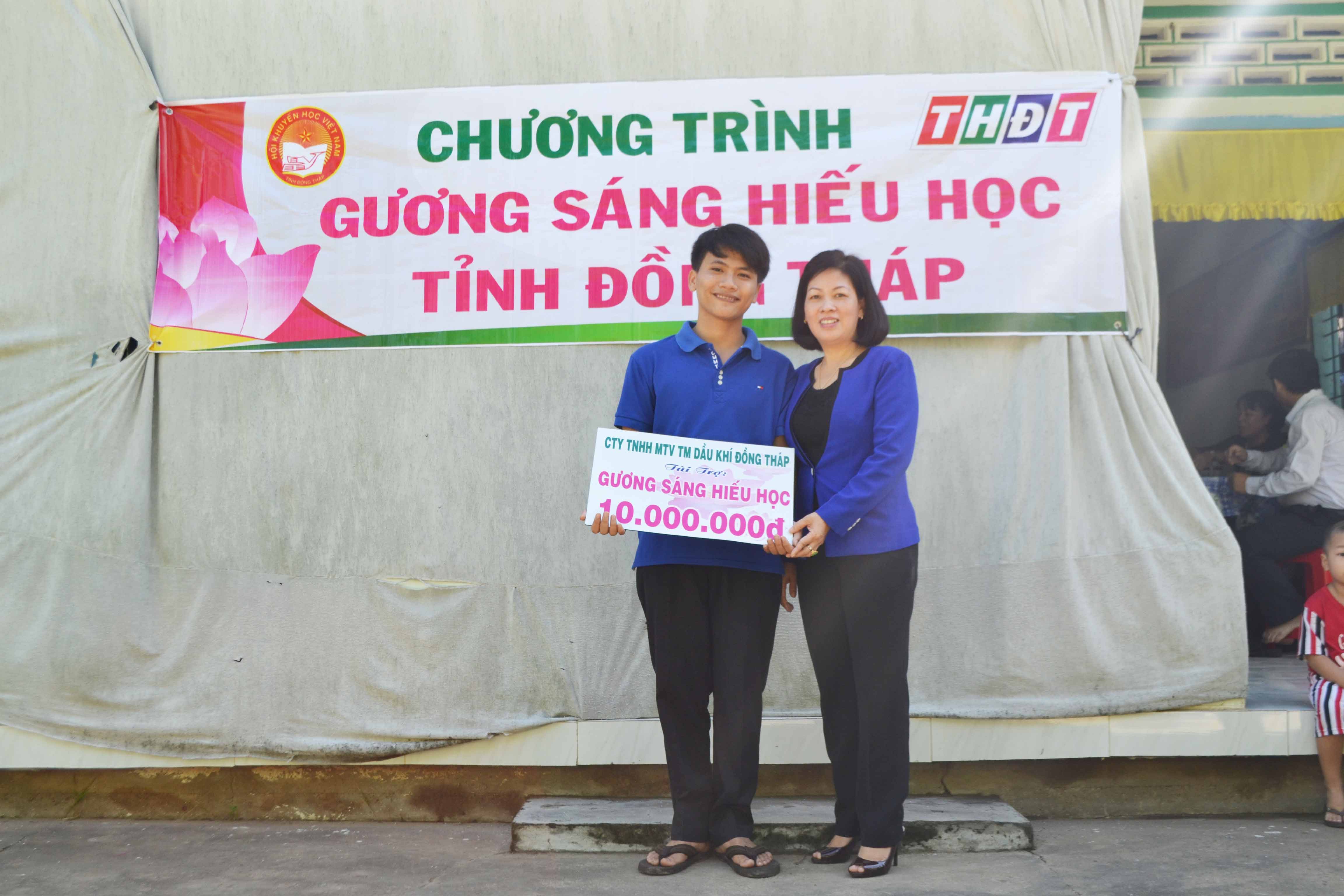 Petimex tài trợ chương trình “gương sáng hiếu học” (01/08/2016)