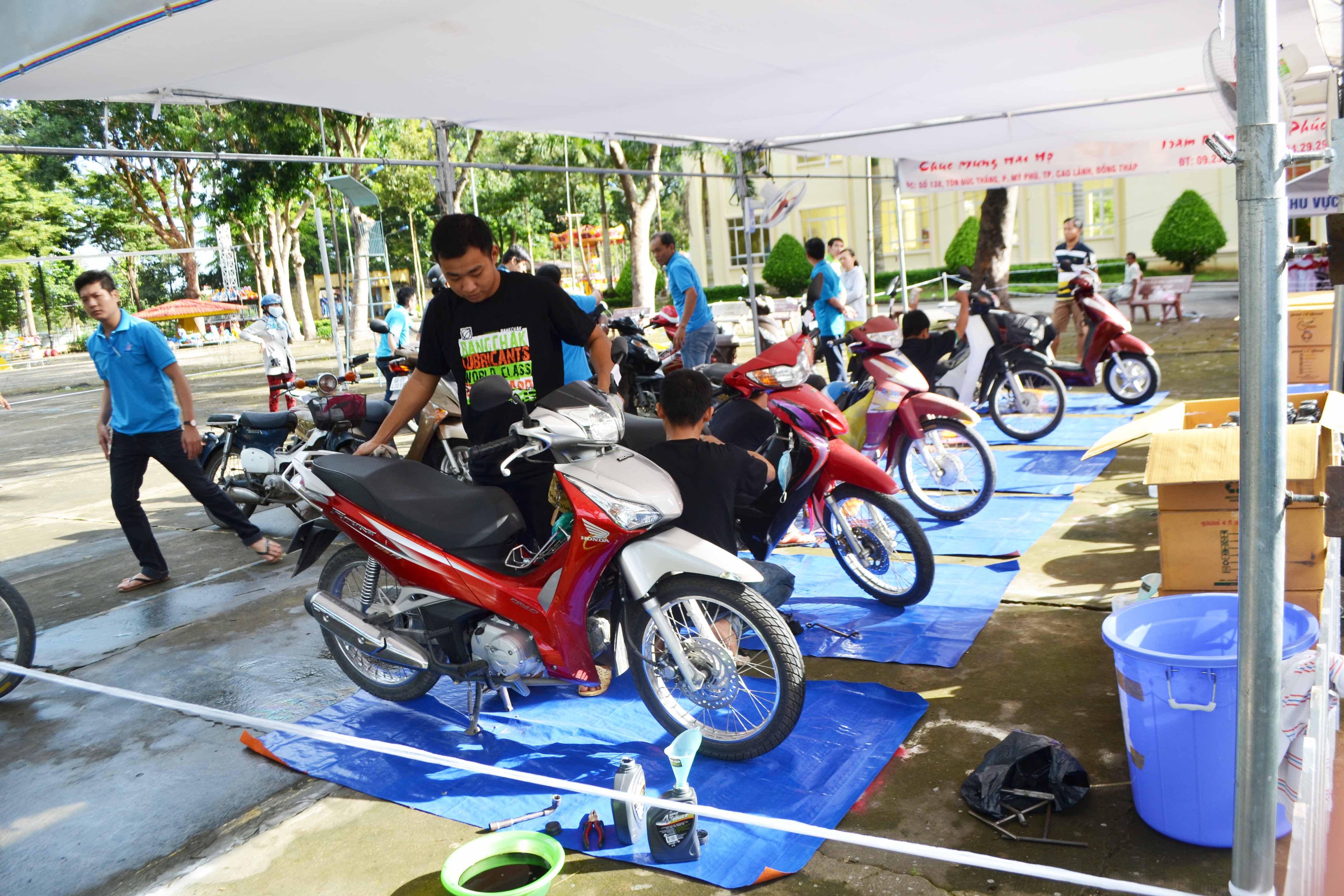 Petimex tổ chức chương trình thay nhớt miễn phí (01/11/2016)