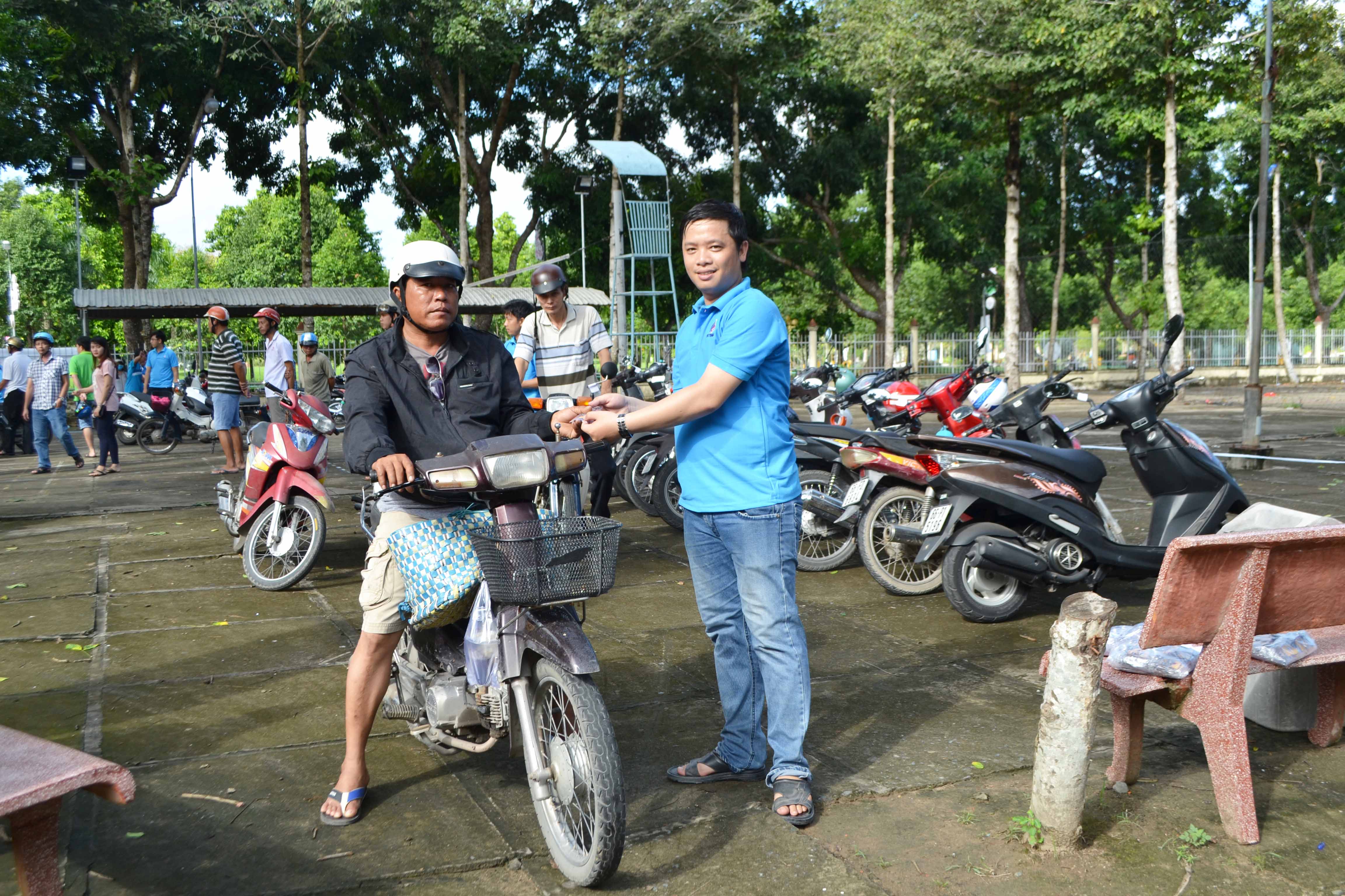 Petimex tổ chức chương trình thay nhớt miễn phí (01/11/2016)