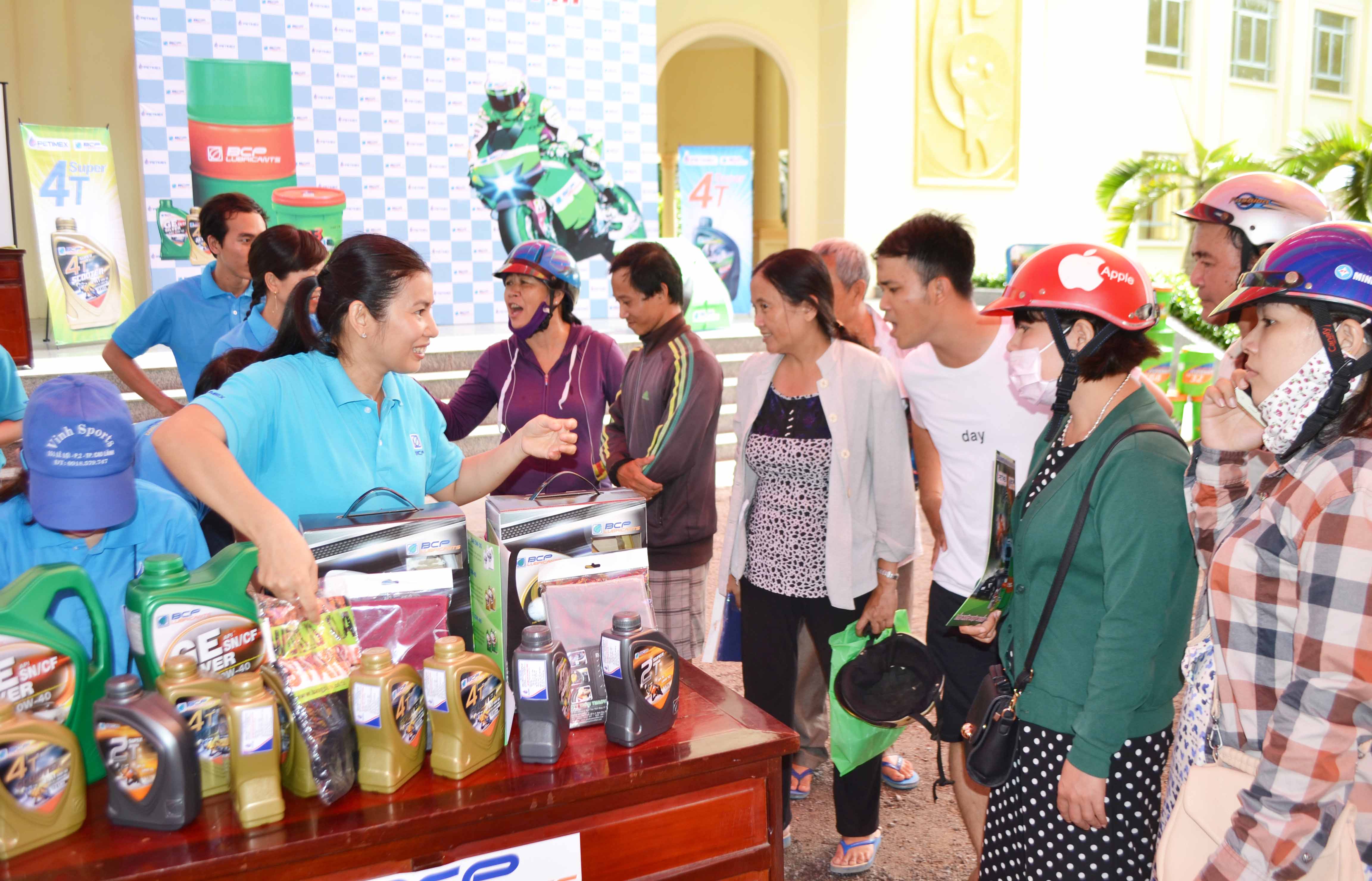 Petimex tổ chức chương trình thay nhớt miễn phí (01/11/2016)